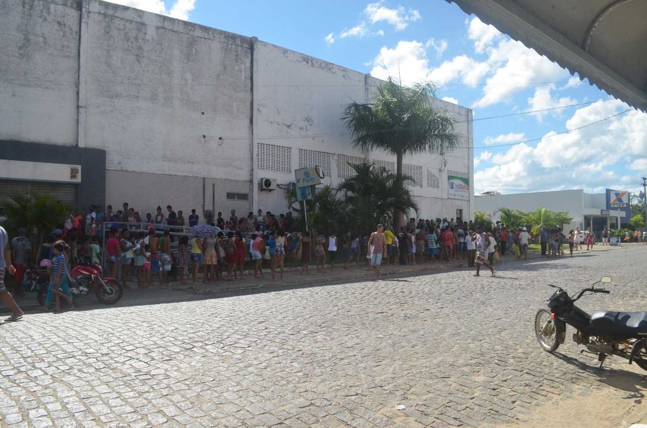 Camacã: Prefeitura faz entrega de quase 20 mil kg de  peixe a população carente e garante a alimentação da Semana Santa
